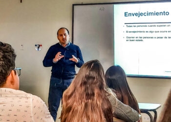 El conversatorio estuvo dirigido a alumnos y docentes del Departamento de Psicología de la UCSP.