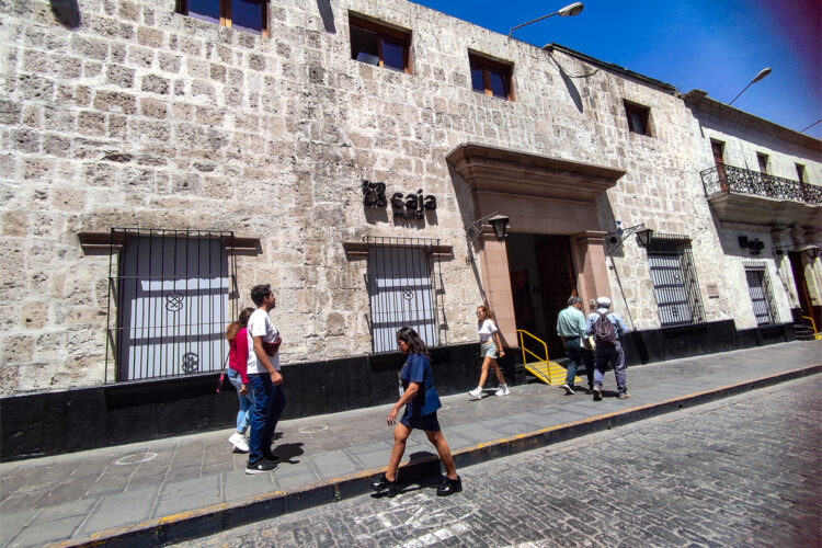 La Caja Arequipa es una de las 7 cajas municipales autorizadas para desembolsar los créditos de Impulso MyPerú.