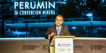 El premier Alberto Otárola, respaldó inversiones mineras y comunicó que Tía María seguirá paralizado.