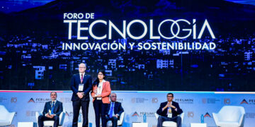 María Justiniani Romero, también es coordinadora del Diplomado de Derecho Minero en la San Pablo.