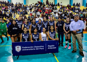 El equipo de vóley de la Universidad Católica San Pablo, fue protagonista de los Juegos Universitarios y clasificó a la etapa regional.