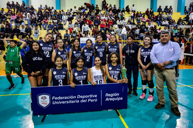 El equipo de vóley de la Universidad Católica San Pablo, fue protagonista de los Juegos Universitarios y clasificó a la etapa regional.