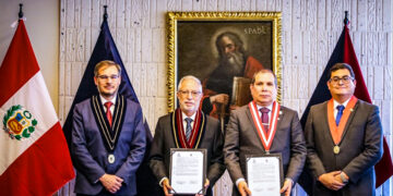 El rector de la Universidad Católica San Pablo (UCSP), Alonso Quintanilla Pérez-Witch y el presidente del Poder Judicial, Javier Arévalo Vela, firmaron convenio de cooperación.