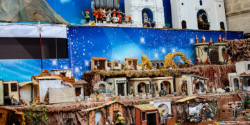 En esta representación, se puede ver cómo se fusiona e integra lo tradicional de la Ciudad Blanca con las escenas del nacimiento en Belén.