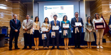 Equipo del colegio Anglo Americano Prescott ganó la competencia de debate y argumentación para escolares “Abogado por un día”.
