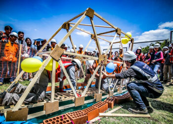 Estudiantes de la San Pablo, mostraron su creatividad e ingenio para construir puentes de madera.