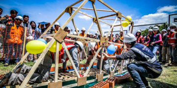Estudiantes de la San Pablo, mostraron su creatividad e ingenio para construir puentes de madera.