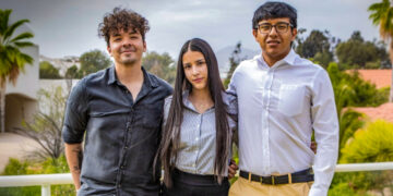 María Fernanda Ortiz Escobedo, Joaquín Alessandro Paz Perea y Jorge Sebastián Zevallos Huanqui, representaron a la San Pablo.