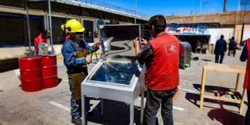 Los internos de Socabaya tendrán una opción más para generarse ingresos con la fabricación de cocinas solares.