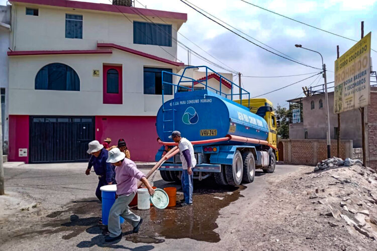Un total de 27 cisternas recorrieron distritos de Arequipa por el desabastecimiento de agua potable.