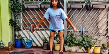Mujeres desde los diez años, optan por la práctica de la halterofilia o levantamiento de pesas