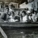 El antiguo balneario de Arequipa. En la imagen aparece Lidia Vargas Delgado acompañada de sus hijos y otros niños, de paseo en uno de los típicos botes de madera, guiado por un remero. Angélica Bernedo (Segundo lugar)