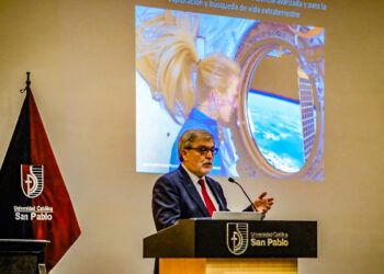 Jesús Martínez Frías, investigador e integrante de las misiones de la NASA compartió información con docentes y estudiantes de la San Pablo.