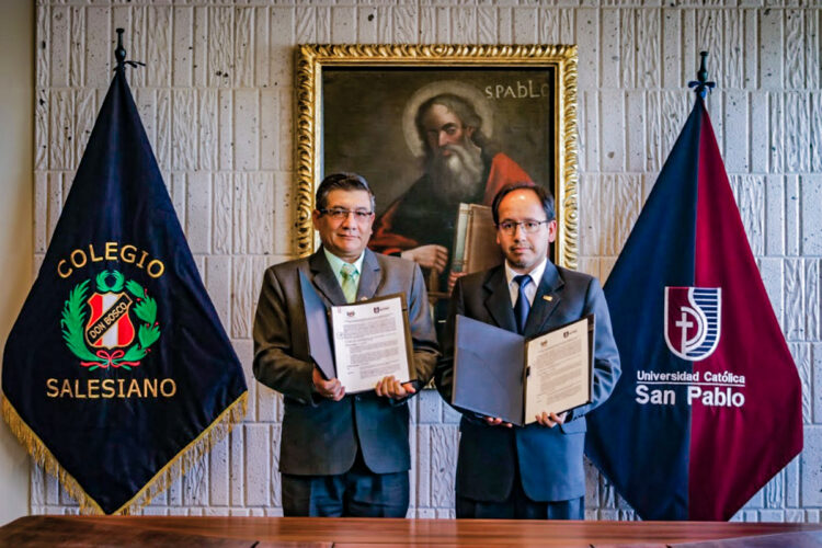 El convenio fue suscrito entre el director del colegio Salesianos Don Bosco, José Luis Bustinza y el vicerrector académico de la UCSP, Efraín Zenteno Bolaños.