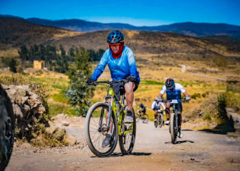 Cada fin de semana, montado en su bicicleta, Efraín Mayhua, recorre diferentes lugares conectados con la naturaleza.