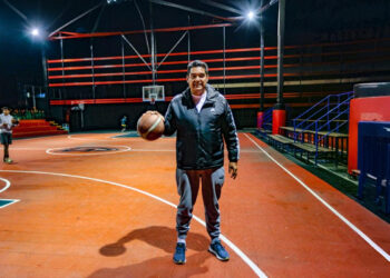 Jaime Díaz De la Cuba, es entrenador de básquet con certificación 2, lo que le permite trabajar con deportistas de 12 a 19 años.