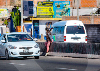 Todos los días, las personas se exponen al peligro en este sector del distrito cerreño.