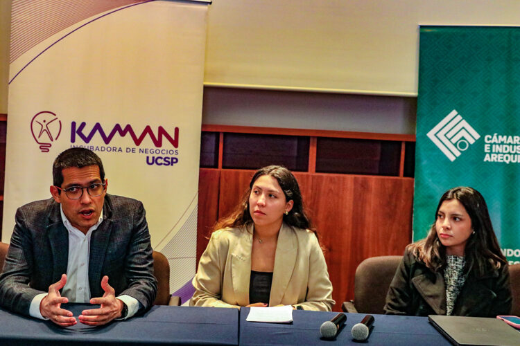 Mauricio Matos de la CCIA, Luciana Rodríguez del CARA y Enid Pérez de Kaman.