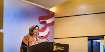 Lourdes Flores confió en que el nuevo Congreso bicameral contribuya a sanar heridas e impulse al Perú hacia el progreso.