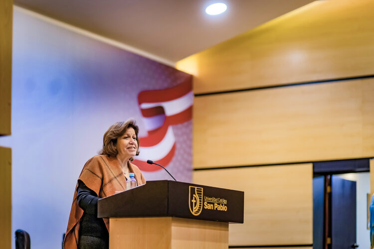 Lourdes Flores confió en que el nuevo Congreso bicameral contribuya a sanar heridas e impulse al Perú hacia el progreso.