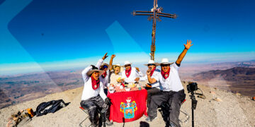 Anticipándose a las celebraciones por el Día de Arequipa, estos amigos compartieron el tradicional adobo en señal de tributo a la Ciudad Blanca.