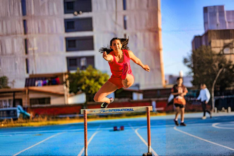 La atleta arequipeña quiere dar el salto de gloria en los próximos Juegos  Universitarios.