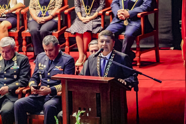 El alcalde de Arequipa, Víctor Hugo Rivera, reconoció que es poco lo que hizo por mejorar el transporte urbano en la ciudad.