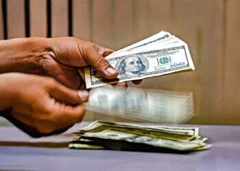 El modelo económico y la política cambiaria en el Perú han permitido un ajuste gradual en el valor de la moneda.
