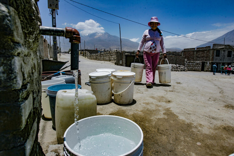 La población está en desacuerdo con el incremento en la tarifa de agua potable y alcantarillado.