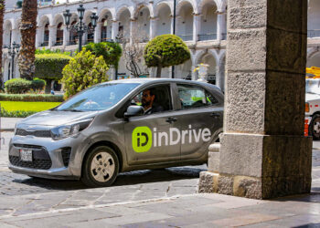 Taxis por aplicativo como Uber, InDrive, Didi y Yango operan en Arequipa.
