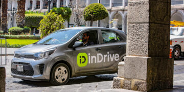 Taxis por aplicativo como Uber, InDrive, Didi y Yango operan en Arequipa.