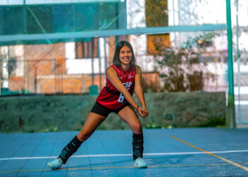 Miluska Ojeda, juega de líbero y es una de las más experimentadas del equipo de la UCSP.