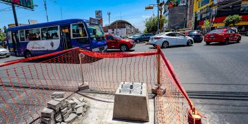 Proyecto de semaforización inteligente busca reducir tráfico vehicular en horas punta.