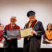 El rector de la UCSP, Alonso Quintanilla Pérez-Wicht entregó la distinción de doctor honoris causa a Julio Velarde Flores.