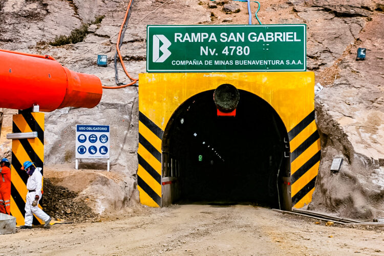 El proyecto minero San Gabriel tiene previsto iniciar operaciones en noviembre; pero aún enfrenta rechazo por parte de la comunidad. (Foto: Rumbo minero)