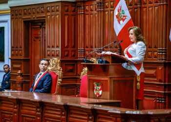 Bancadas del Congreso sostuvieron a Dina Boluarte, pero la abandonaron ante el escenario preelectoral.