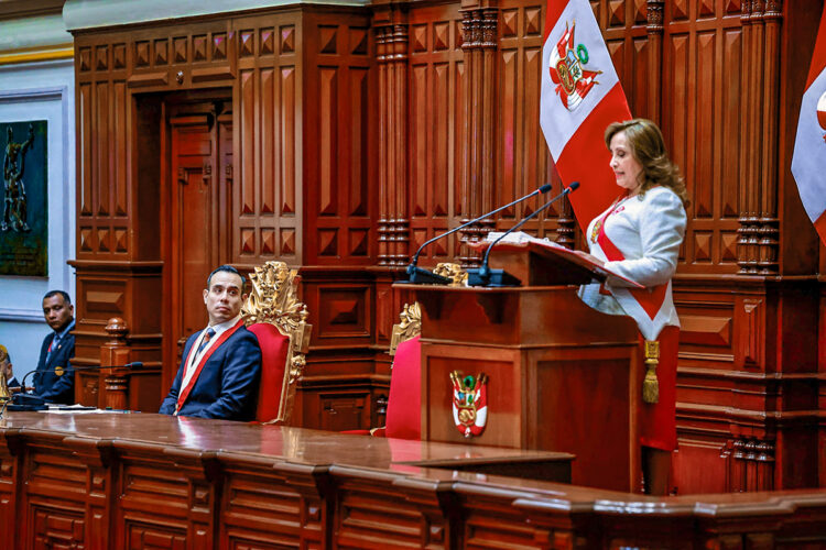 Bancadas del Congreso sostuvieron a Dina Boluarte, pero la abandonaron ante el escenario preelectoral.