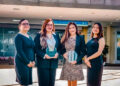 Oradoras (a los costados) y entrenadoras (al centro) del equipo ganador de la Competencia Universitaria de Derechos Humanos “Sergio García Ramírez”.