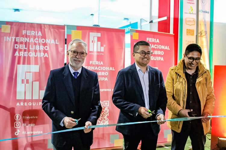 El rector de la San Pablo, Alonso Quintanilla inauguró la última edición de la FIL Arequipa.
