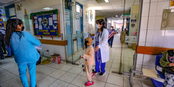 Pese al pedido de más especialistas, el Iren Sur solo cuenta con un médico oncólogo pediatra.