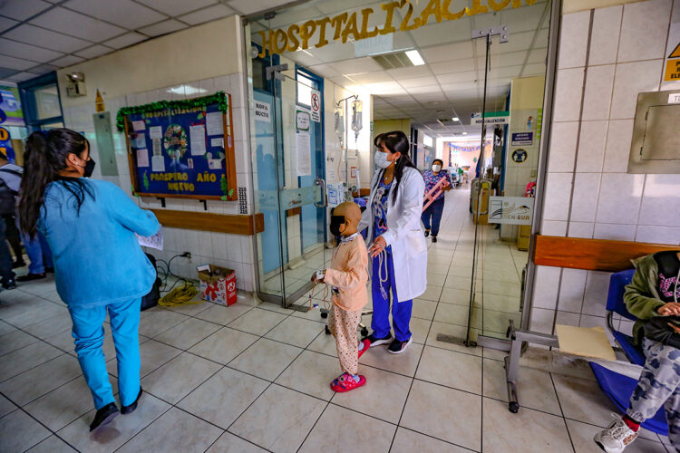 Pese al pedido de más especialistas, el Iren Sur solo cuenta con un médico oncólogo pediatra.
