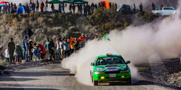 La emoción de los aficionados era indescriptible con el paso de cada vehículo en el tradicional rally peruano.