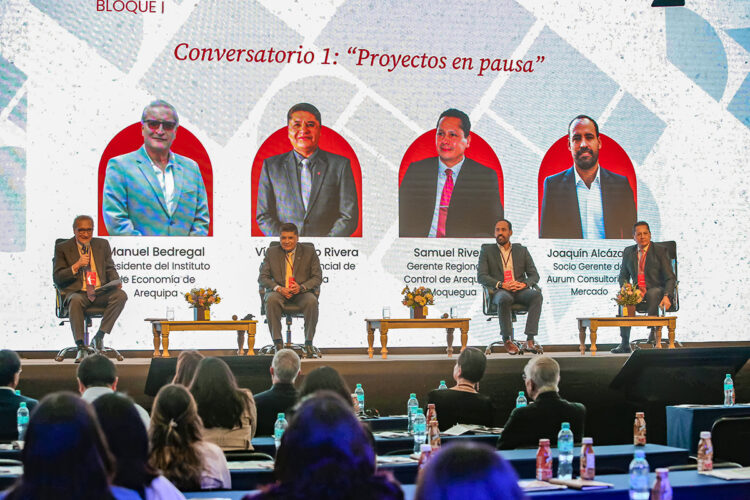 En el conversatorio “Proyectos en pausa” desarrollado dentro del CARA 2025, se resaltó que Arequipa lidera la lista nacional de regiones con proyectos paralizados.