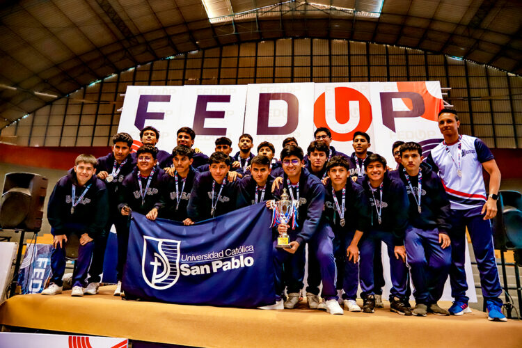 La selección de fútbol de la San Pablo hizo historia en los Juegos Universitarios Macrorregionales al conseguir el subcampeonato.