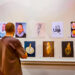 La exposición “100 caras de Cervantes” es una muestra internacional que reúne obras de artistas de 22 países, inspiradas en el célebre novelista y dramaturgo español.