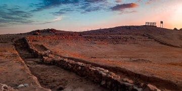 En la cima del cerro Baúl se conservan los restos de tres templos, palacios, áreas de producción agrícola, almacenamiento y restos óseos. (Foto: Gustavo Ríos Ruiz)