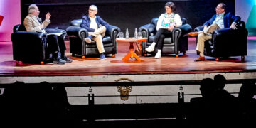 Fernando Carvallo dialogó con los economistas Pedro Francke, Roxana Barrantes y Luis Carranza durante el Hay Festival Arequipa. Debatieron sobre futuro del canon.