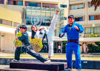 Alumnos de la Universidad Católica San Pablo destacaron en torneo de artes marciales.
