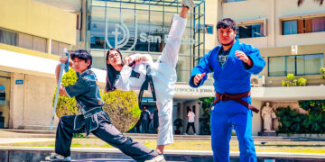 Alumnos de la Universidad Católica San Pablo destacaron en torneo de artes marciales.