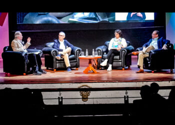 Fernando Carvallo dialogó con los economistas Pedro Francke, Roxana Barrantes y Luis Carranza durante el Hay Festival Arequipa. Debatieron sobre futuro del canon.